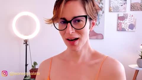 Leonela online show from September 14, 7:35 pm