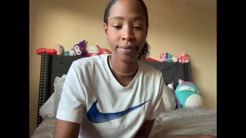 Snapshot of cum2charmxx chatting on September 13, 2:06 pm cum2charmxx online show from September 13, 2:06 pm