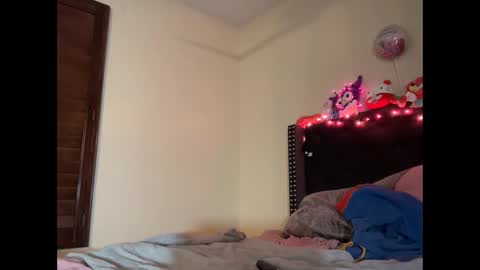 Snapshot of cum2charmxx chatting on October 12, 3:05 am cum2charmxx online show from October 12, 3:05 am