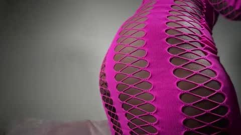 Snapshot of cum2charmxx chatting on November 23, 3:34 pm cum2charmxx online show from November 23, 3:34 pm