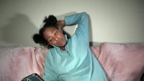 Snapshot of cum2charmxx chatting on November 26, 8:59 am cum2charmxx online show from November 26, 8:59 am