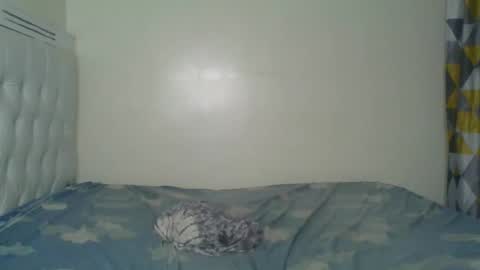 Snapshot of cum_central chatting on March 12, 12:10 am cum_central online show from March 12, 12:10 am