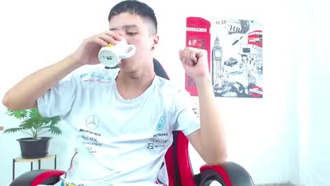 cumandres online show from October 1, 2:01 pm