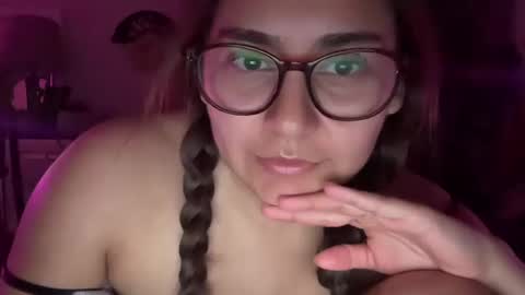 Snapshot of cumberinme chatting on March 10, 9:43 am cumberinme online show from March 10, 9:43 am