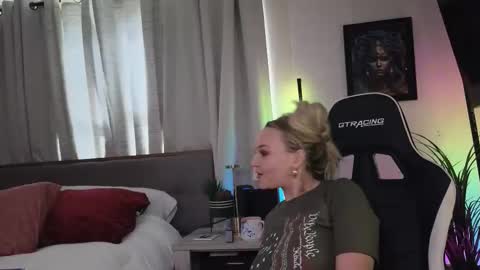 Snapshot of cumguzzlingskank chatting on March 8, 5:06 pm cumguzzlingskank online show from March 8, 5:06 pm