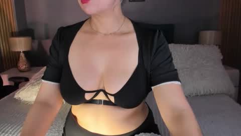 Snapshot of cumming_loving chatting on November 24, 8:30 pm Cumming Loving online show from November 24, 8:30 pm