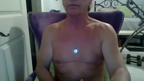 Snapshot of cumngetit910 chatting on December 2, 10:38 pm cumngetit910 online show from December 2, 10:38 pm