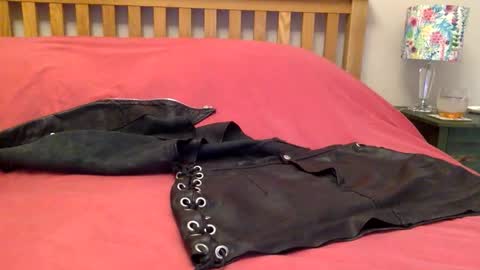 Snapshot of cumonherguys chatting on October 21, 12:50 pm cumonherguys online show from October 21, 12:50 pm