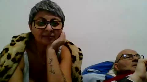 Snapshot of cuplu4346529860 chatting on December 3, 8:28 pm couple online show from December 3, 8:28 pm