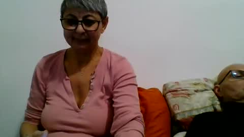 Snapshot of cuplu4346529860 chatting on December 18, 6:03 pm couple online show from December 18, 6:03 pm