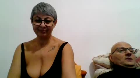 Snapshot of cuplu4346529860 chatting on December 19, 5:29 pm couple online show from December 19, 5:29 pm