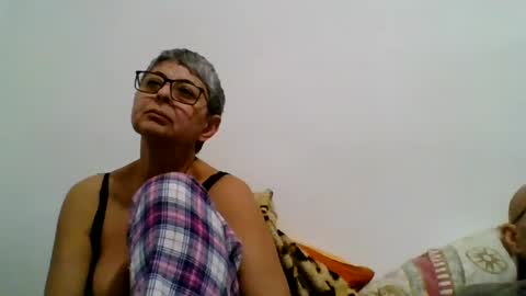 Snapshot of cuplu4346529860 chatting on December 21, 6:34 pm couple online show from December 21, 6:34 pm