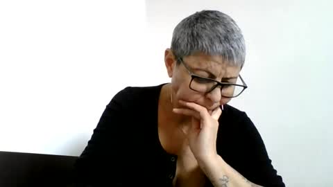 Snapshot of cuplu4346529860 chatting on February 19, 11:17 am couple online show from February 19, 11:17 am