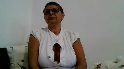 Snapshot of cuplu4346529860 chatting on September 29, 3:28 pm couple online show from September 29, 3:28 pm