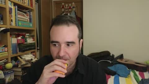 curiosillo1983 online show from April 10, 12:16 am