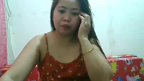 Snapshot of curious_girl247 chatting on December 8, 9:35 am curious_girl247 online show from December 8, 9:35 am