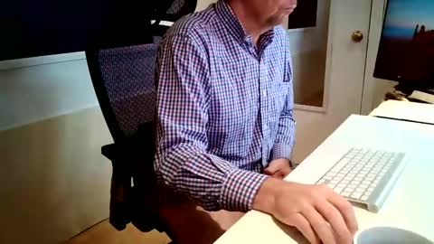 Snapshot of curious_madame_scotsman chatting on November 26, 1:45 pm curious_madame_scotsman online show from November 26, 1:45 pm