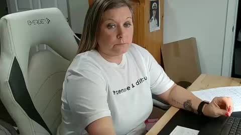 Snapshot of curiouscouple3143 chatting on February 7, 6:45 pm curious couple online show from February 7, 6:45 pm