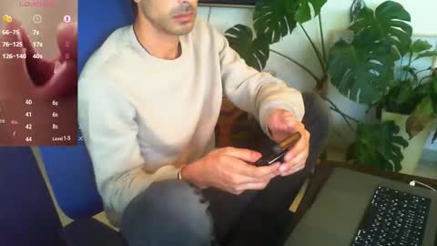 Snapshot of curiousgenie chatting on October 8, 2:47 pm curiousgenie online show from October 8, 2:47 pm