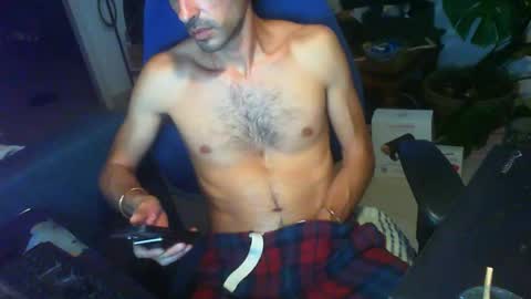 Snapshot of curiousgenie chatting on November 4, 9:14 pm curiousgenie online show from November 4, 9:14 pm