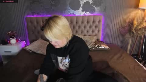 CurlyDreams online show from October 20, 5:30 am