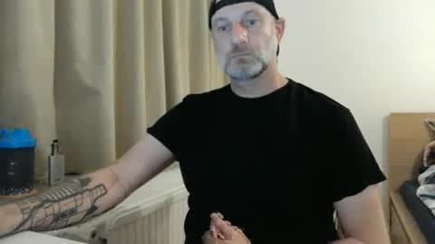 Snapshot of curman85 chatting on December 3, 1:19 am Curman85 online show from December 3, 1:19 am