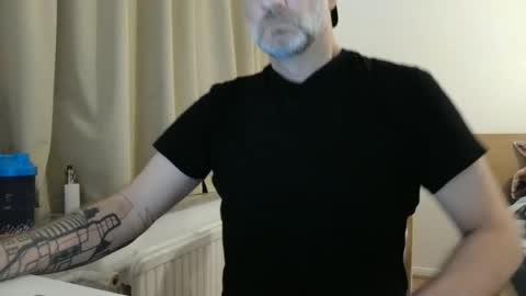 Snapshot of curman85 chatting on December 4, 11:57 pm Curman85 online show from December 4, 11:57 pm