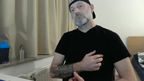 Snapshot of curman85 chatting on December 22, 12:07 am Curman85 online show from December 22, 12:07 am