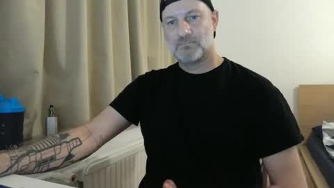 Snapshot of curman85 chatting on December 22, 11:09 pm Curman85 online show from December 22, 11:09 pm