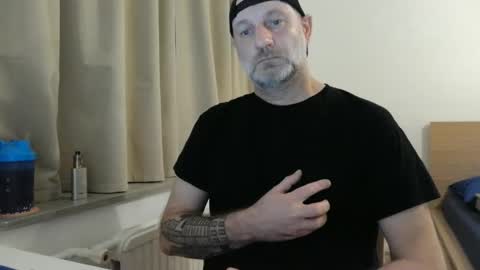 Snapshot of curman85 chatting on December 27, 6:46 am Curman85 online show from December 27, 6:46 am