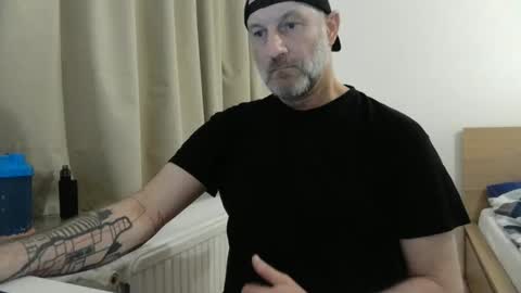 Snapshot of curman85 chatting on January 6, 11:31 pm Curman85 online show from January 6, 11:31 pm