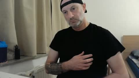 Snapshot of curman85 chatting on February 10, 11:23 pm Curman85 online show from February 10, 11:23 pm