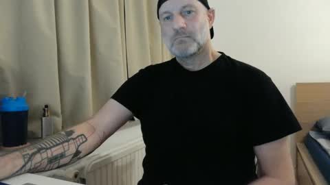 Snapshot of curman85 chatting on February 13, 11:37 pm Curman85 online show from February 13, 11:37 pm