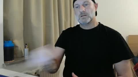 Snapshot of curman85 chatting on February 18, 11:41 pm Curman85 online show from February 18, 11:41 pm