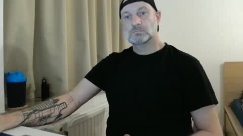 Snapshot of curman85 chatting on February 21, 12:05 am Curman85 online show from February 21, 12:05 am