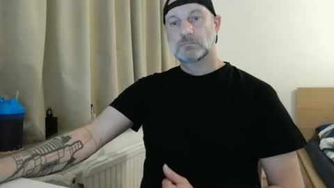 Snapshot of curman85 chatting on February 26, 12:27 am Curman85 online show from February 26, 12:27 am