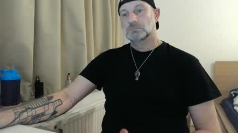 Snapshot of curman85 chatting on March 8, 11:39 pm Curman85 online show from March 8, 11:39 pm