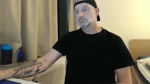 Snapshot of curman85 chatting on October 5, 10:40 pm Curman85 online show from October 5, 10:40 pm