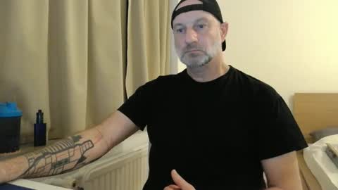 Snapshot of curman85 chatting on October 10, 10:42 pm Curman85 online show from October 10, 10:42 pm