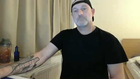 Snapshot of curman85 chatting on October 18, 10:32 pm Curman85 online show from October 18, 10:32 pm