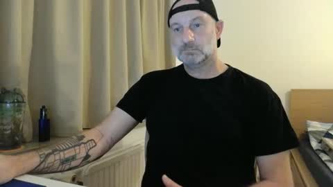 Snapshot of curman85 chatting on November 2, 12:02 am Curman85 online show from November 2, 12:02 am