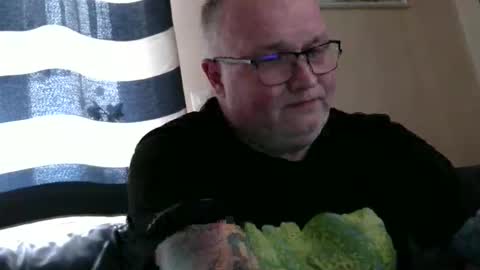 Snapshot of curtus14 chatting on November 15, 2:57 pm curtus14 online show from November 15, 2:57 pm