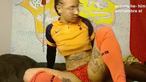 Snapshot of curuba_ chatting on December 19, 8:23 pm Curuba online show from December 19, 8:23 pm