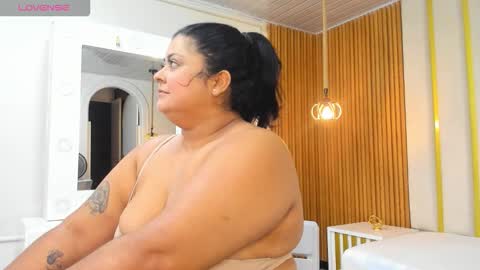 Snapshot of curvy_beauty_ chatting on November 4, 12:04 pm Hanna online show from November 4, 12:04 pm