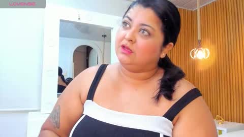 Snapshot of curvy_beauty_ chatting on November 5, 11:10 am Hanna online show from November 5, 11:10 am