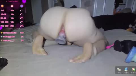 Snapshot of curvygothfemboy chatting on December 5, 4:31 am Curvygothfemboy online show from December 5, 4:31 am