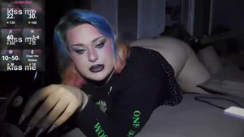 Snapshot of curvygothfemboy chatting on January 1, 6:05 am Curvygothfemboy online show from January 1, 6:05 am