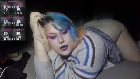 Snapshot of curvygothfemboy chatting on January 7, 1:06 am Curvygothfemboy online show from January 7, 1:06 am