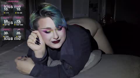 Snapshot of curvygothfemboy chatting on January 27, 1:37 am Curvygothfemboy online show from January 27, 1:37 am