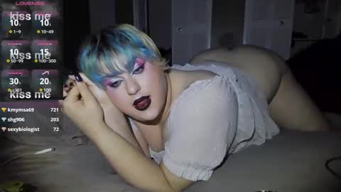 Snapshot of curvygothfemboy chatting on January 31, 5:30 am Curvygothfemboy online show from January 31, 5:30 am